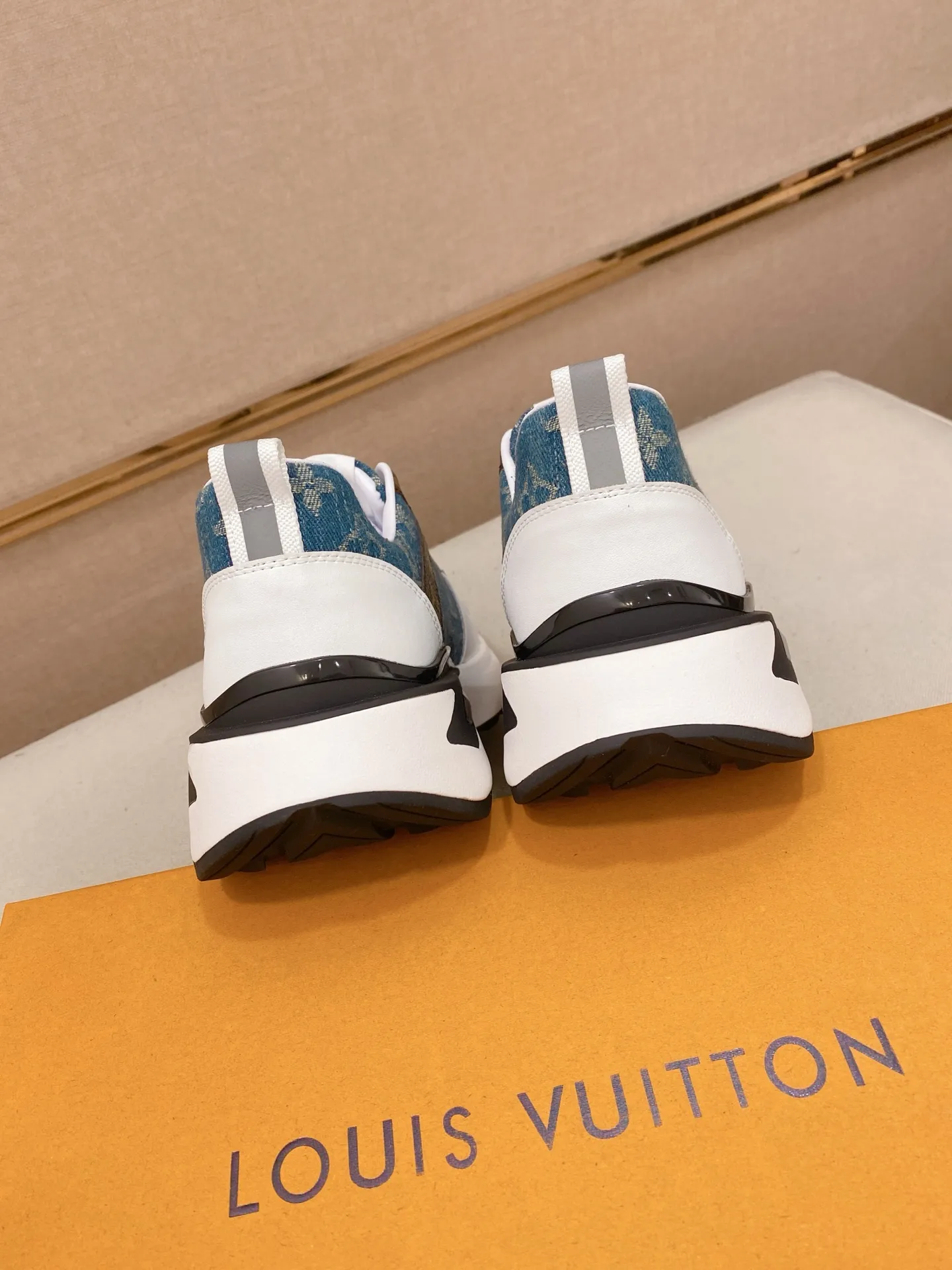 Men's shoes💰:442💰🇮🇹🇮🇹LV Louis Vuitton. The latest fashionable casual shoes are popular in physical stores. New spring and summer comfortable imported custom original cowhide, unique jacquard fabric element design. With sheepskin lining, Lv original bottom, [sun][sun] high-end packaging and high quality💪Details determine the quality, you can enter and exit the counter at will, welcome to compare🇮🇹Size 38-44